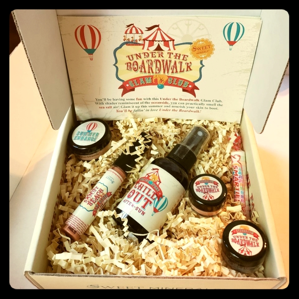 Glam Club Box "Under the Boardwalk"